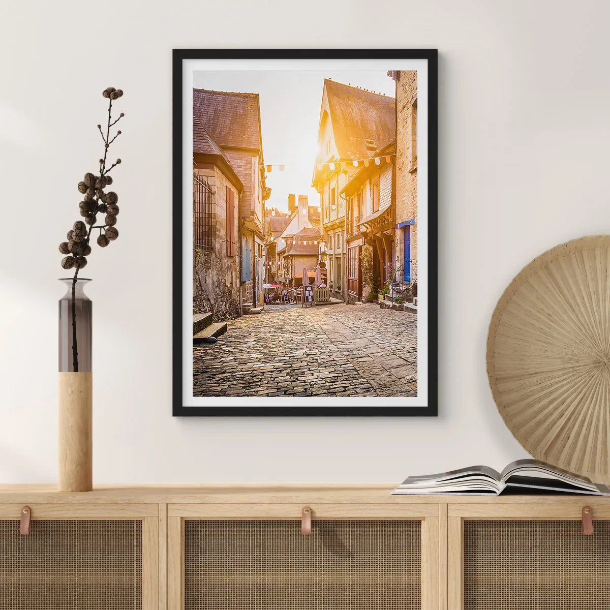 Poster in een zwarte lijst - De witte geest van het stadje - 61x91 cm