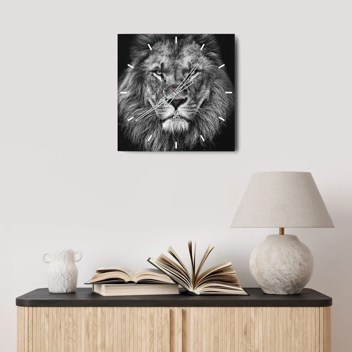 Wandklok - Klok - In een kroningskleed - 30x30 cm
