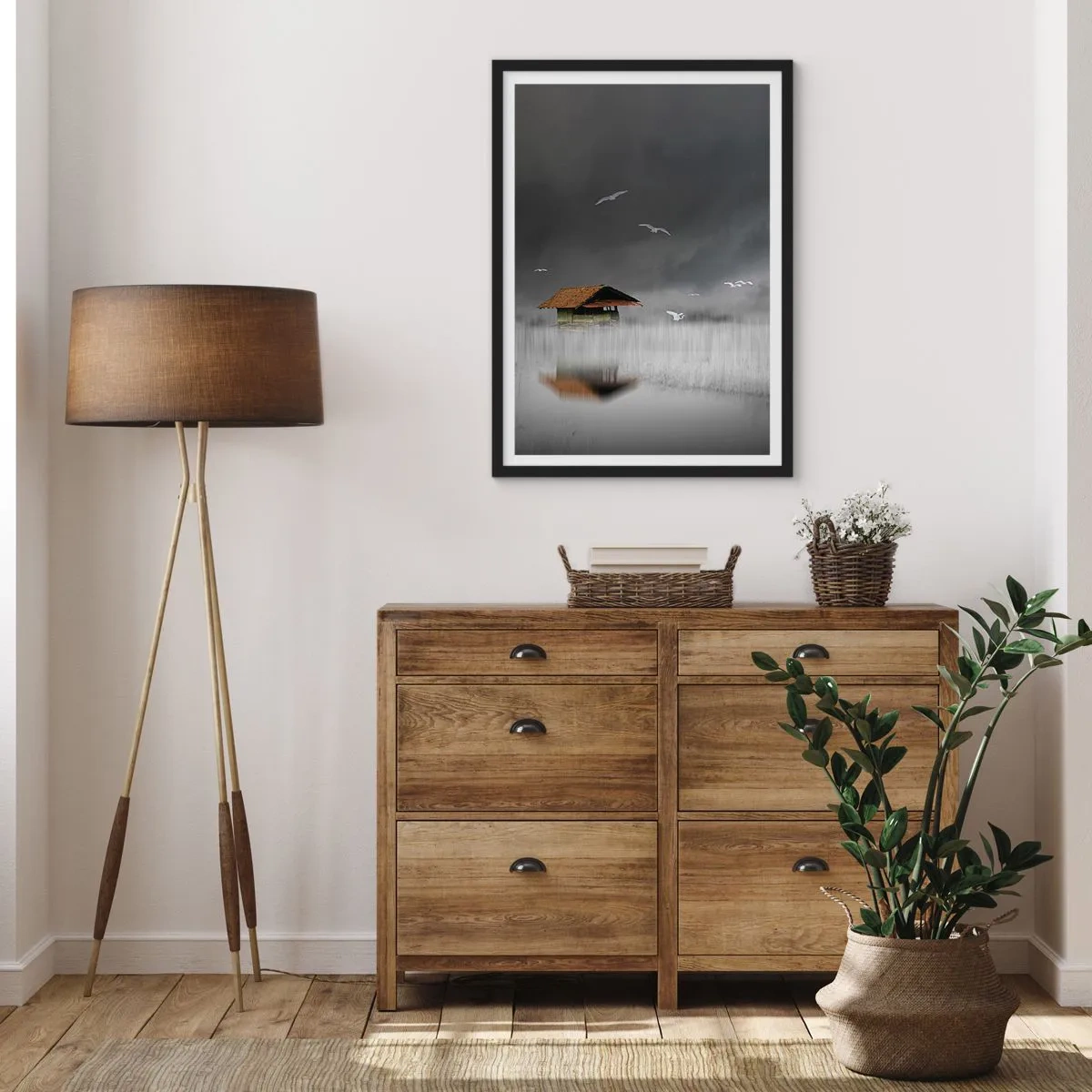 Poster in een zwarte lijst - Een woonboot omgeven door mist met vogels tegen een donkere achtergrond - 50x70cm - Beschutting tegen regen - Moderne wanddecoratie voor woonkamer en slaapkamer ARTTOR