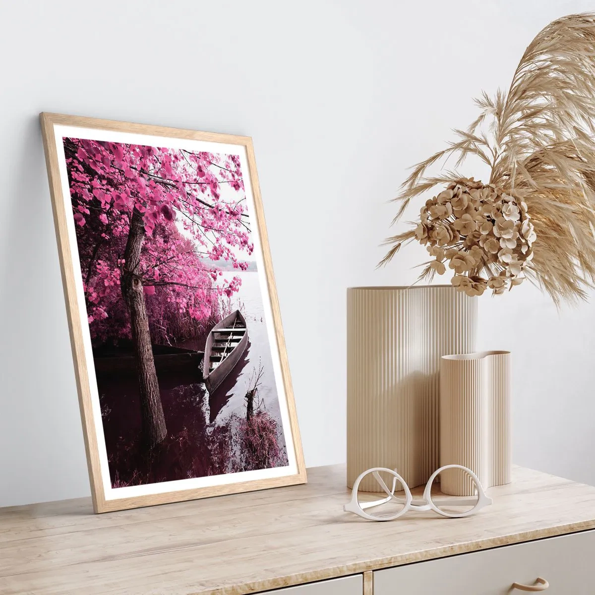 Een poster in een licht eiken lijst - In roze stilte - 61x91 cm