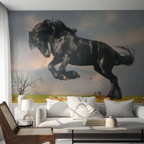 Fotobehang Standard Eco - Een dark horse in een dynamische sprong tegen de lucht - 100x70cm - Mooi en vrij - Moderne wanddecoratie voor woonkamer en slaapkamer ARTTOR