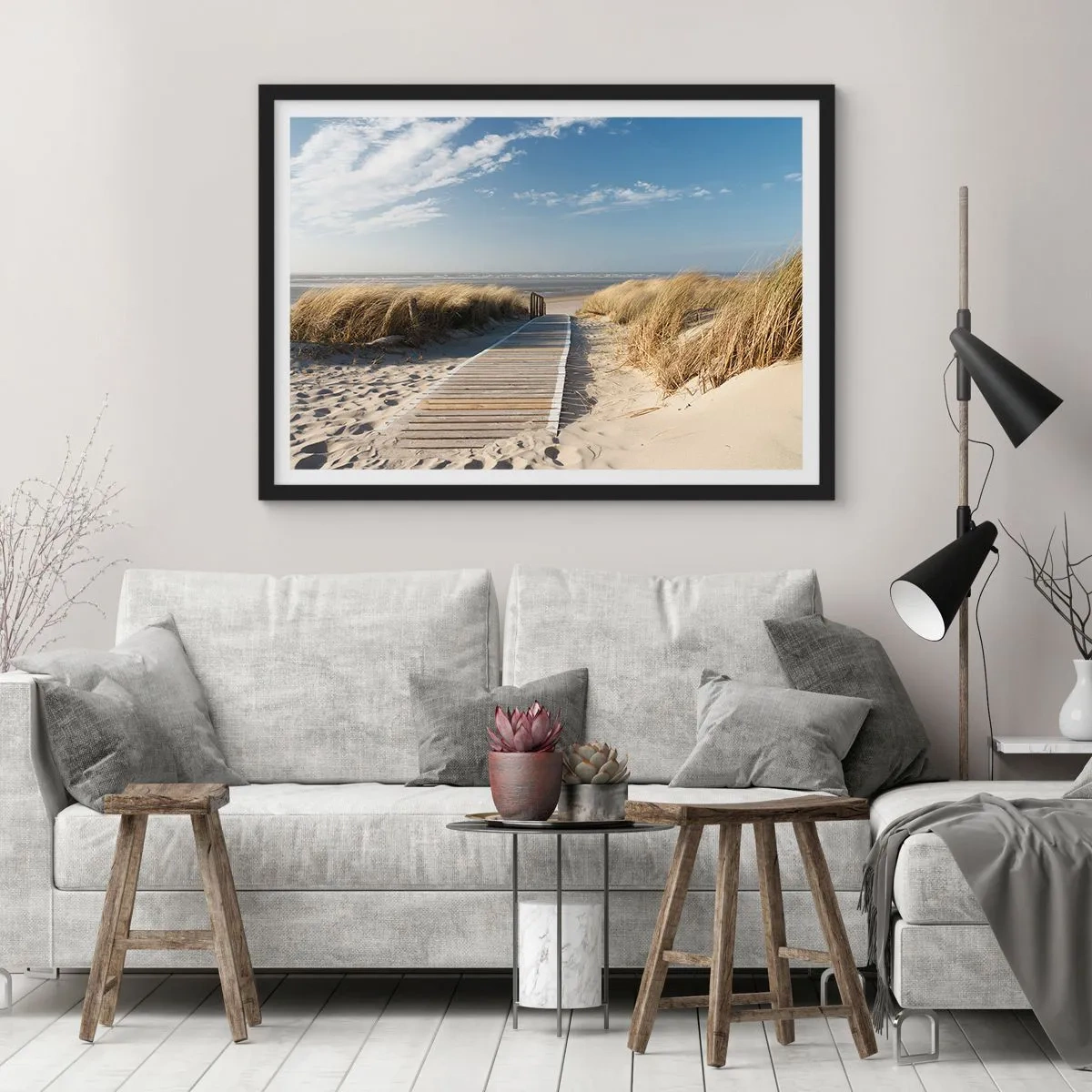 Poster in een zwarte lijst - Achter het duin, in het ruisen van gras - 91x61 cm