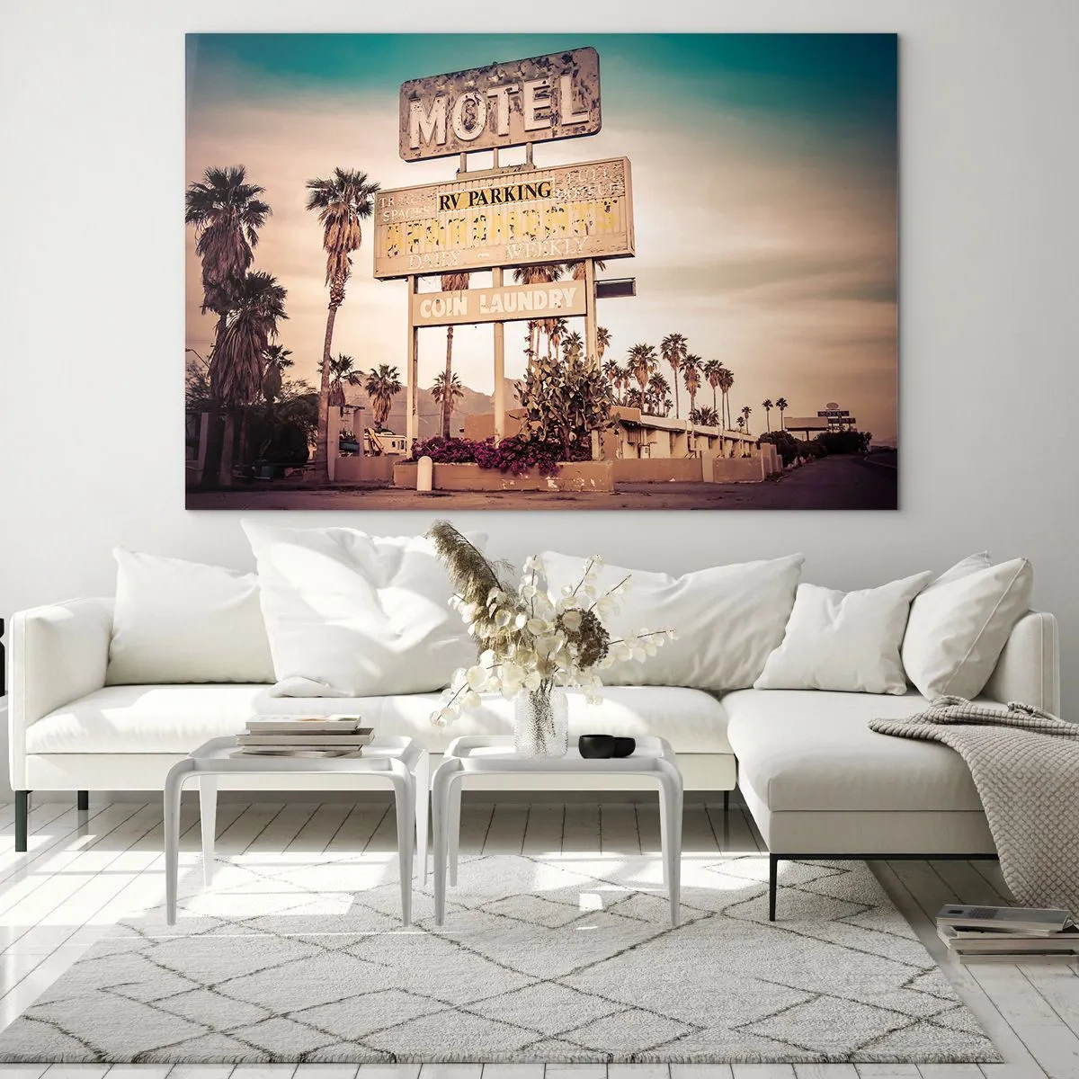 Schilderen op glas - Een oud motelbord omgeven door palmbomen creëert een retrosfeer - 70x50cm - Hier staat de tijd stil - Moderne wanddecoratie voor woonkamer en slaapkamer ARTTOR