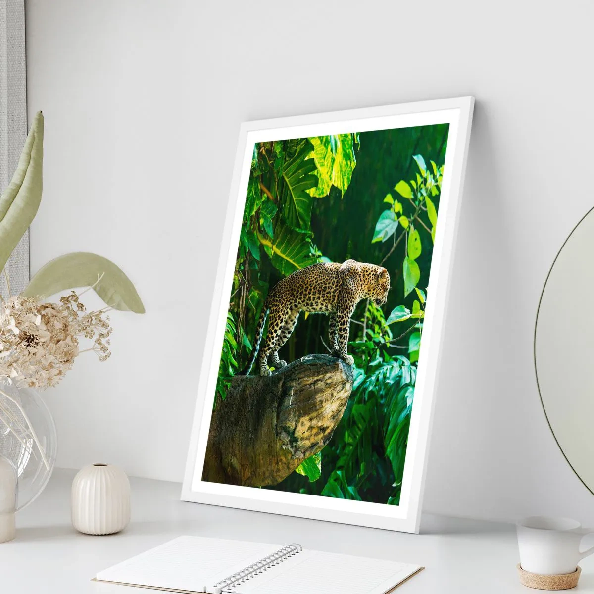 Poster in een witte lijst - Op jacht? - 70x100 cm