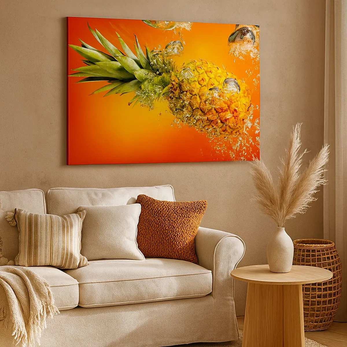 Schilderen op canvas - Een ananas ondergedompeld in water tegen een oranje achtergrond met kleurverloop. - 70x50cm - Tropische sappige frisheid - Moderne wanddecoratie voor woonkamer en slaapkamer ARTTOR