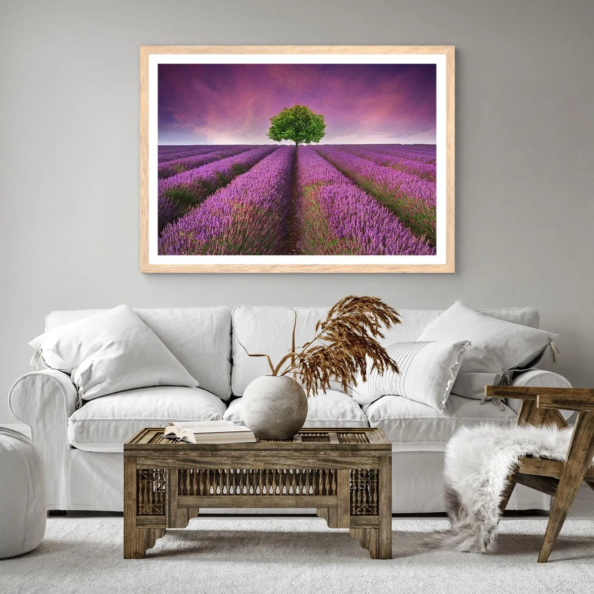 Een poster in een licht eiken lijst - Op lavendelvelden - 50x40 cm
