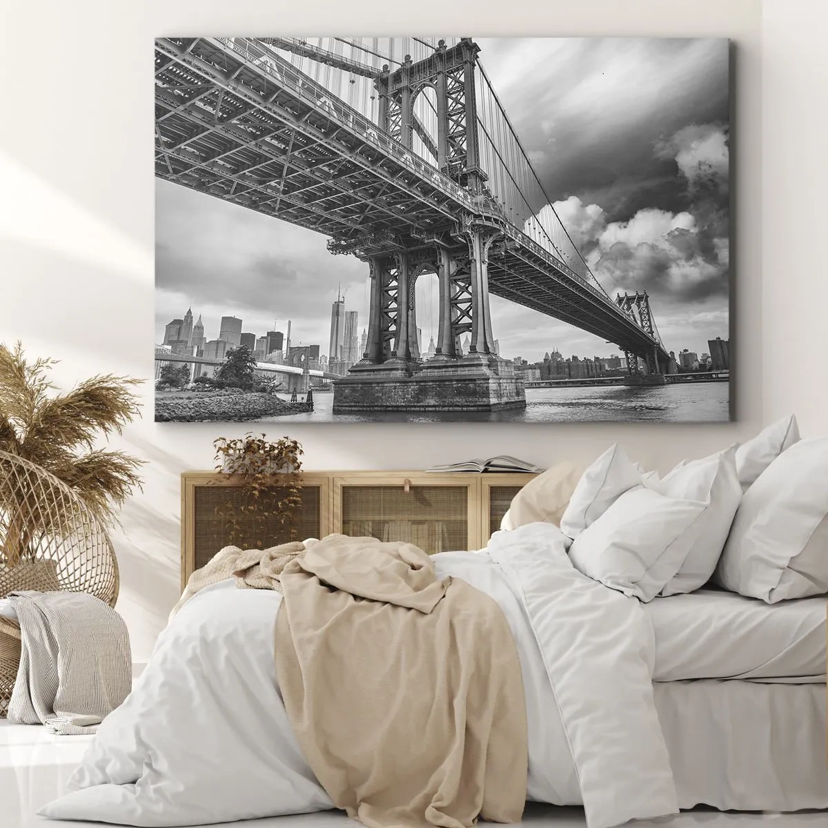 Schilderen op canvas - Een brug in zwart-wit met uitzicht op de stad - 70x50cm - Naar het hart van de stad - Moderne wanddecoratie voor woonkamer en slaapkamer ARTTOR