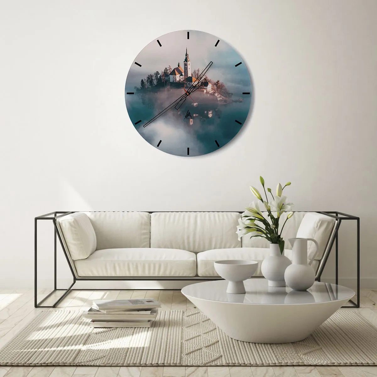Wandklok - Klok - Een eiland met een kerk omgeven door mist en water - 30x30cm - droom eiland - Moderne wanddecoratie voor woonkamer, keuken en slaapkamer ARTTOR