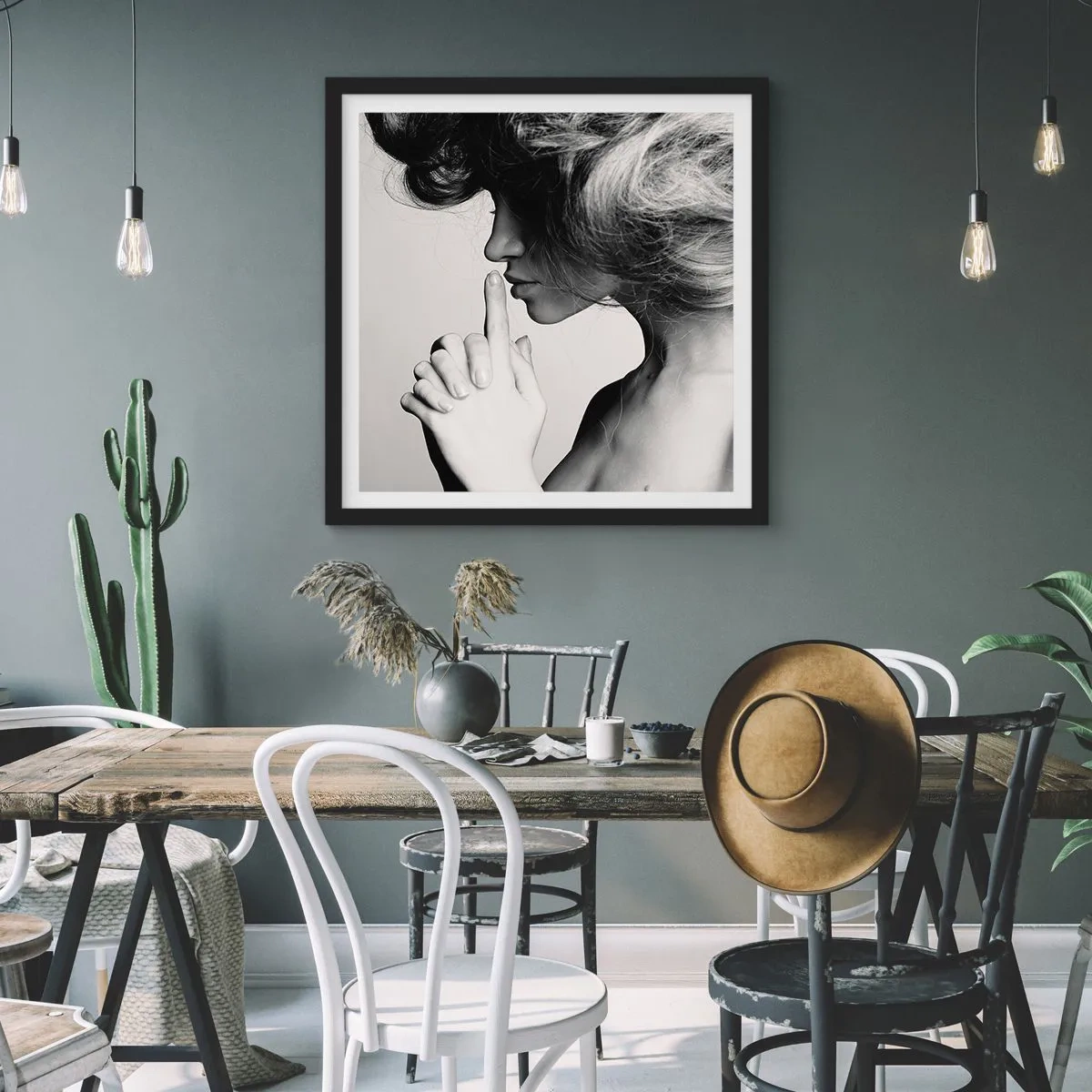 Poster in een zwarte lijst - Luisteren naar zichzelf - 50x50 cm