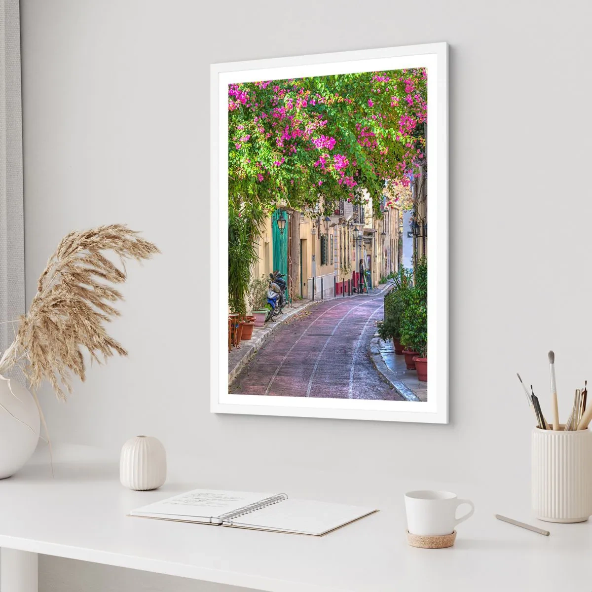 Poster in een witte lijst - Bloeiende steeg - 61x91 cm