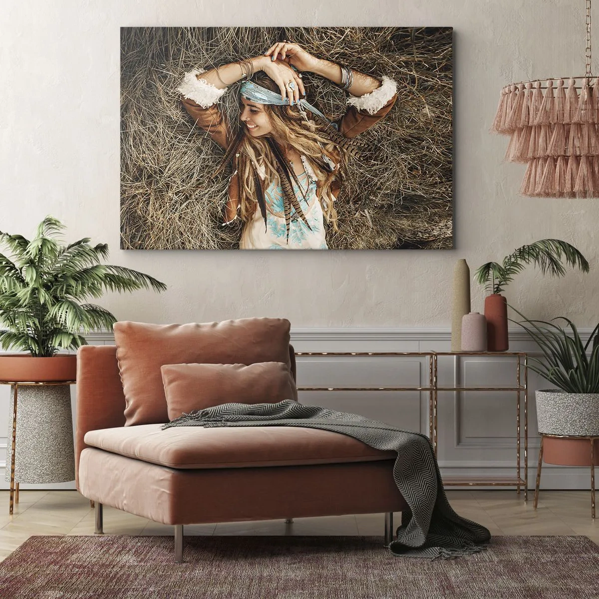 Schilderen op canvas - Vrouw in boho-stijl liggend op hooi - 70x50cm - Op weg naar de zomer van de liefde - Moderne wanddecoratie voor woonkamer en slaapkamer ARTTOR