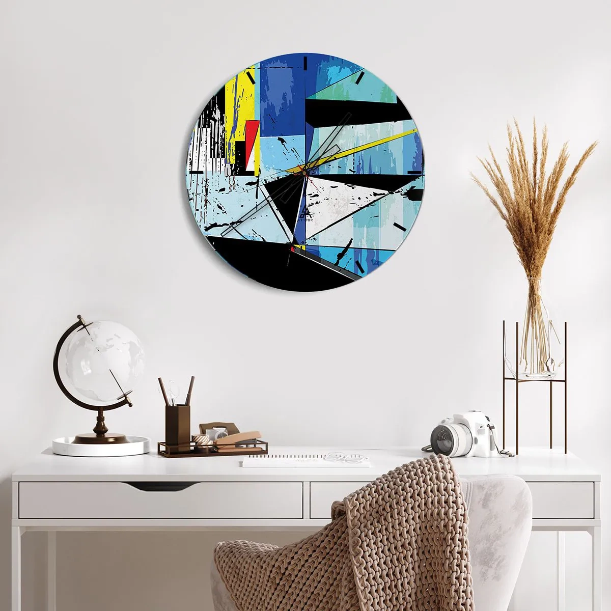 Wandklok - Klok - Geometrische abstractie in tinten blauw en zwart - 30x30cm - Bekijk de wereld vanuit een bepaalde hoek... - Moderne wanddecoratie voor woonkamer, keuken en slaapkamer ARTTOR