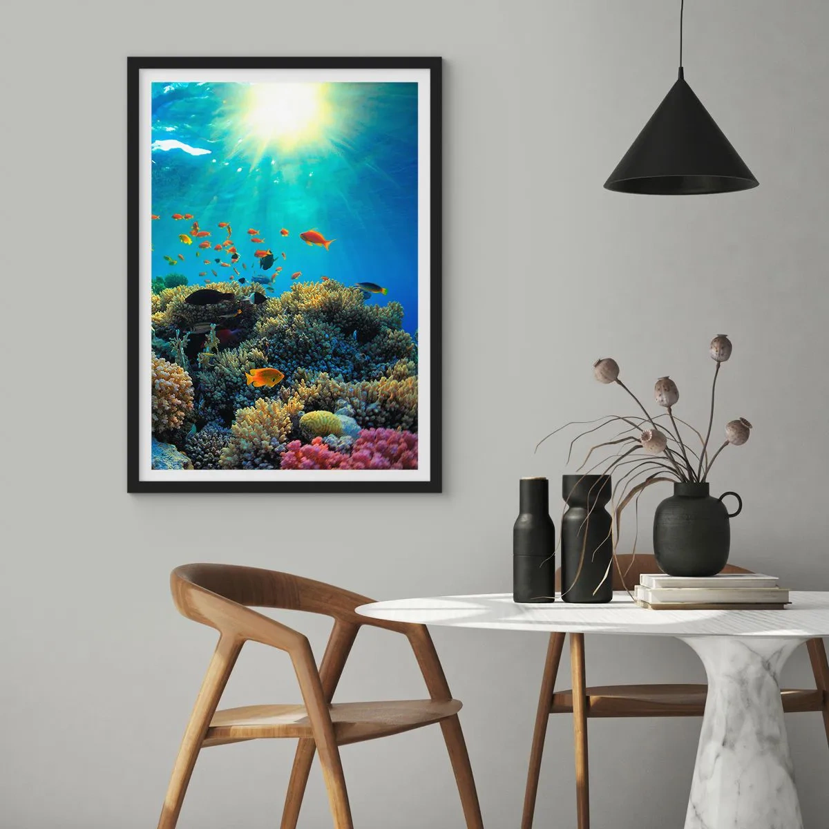 Poster in een zwarte lijst - Onderwaterlandschap met koraalrif en kleurrijke vissen - 50x70cm - Onderwater schatten - Moderne wanddecoratie voor woonkamer en slaapkamer ARTTOR