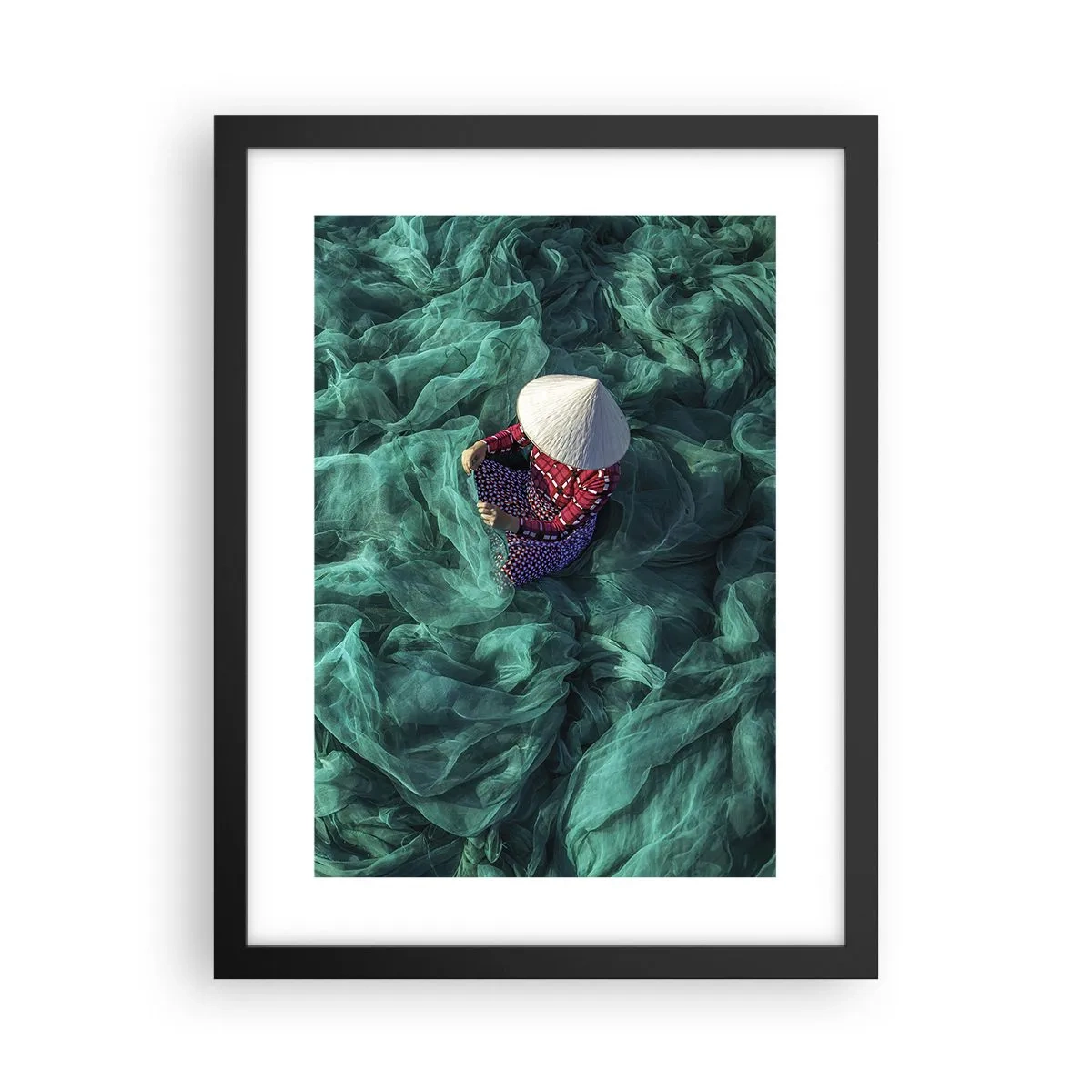 Poster in een zwarte lijst - In een zee van netten - 30x40 cm