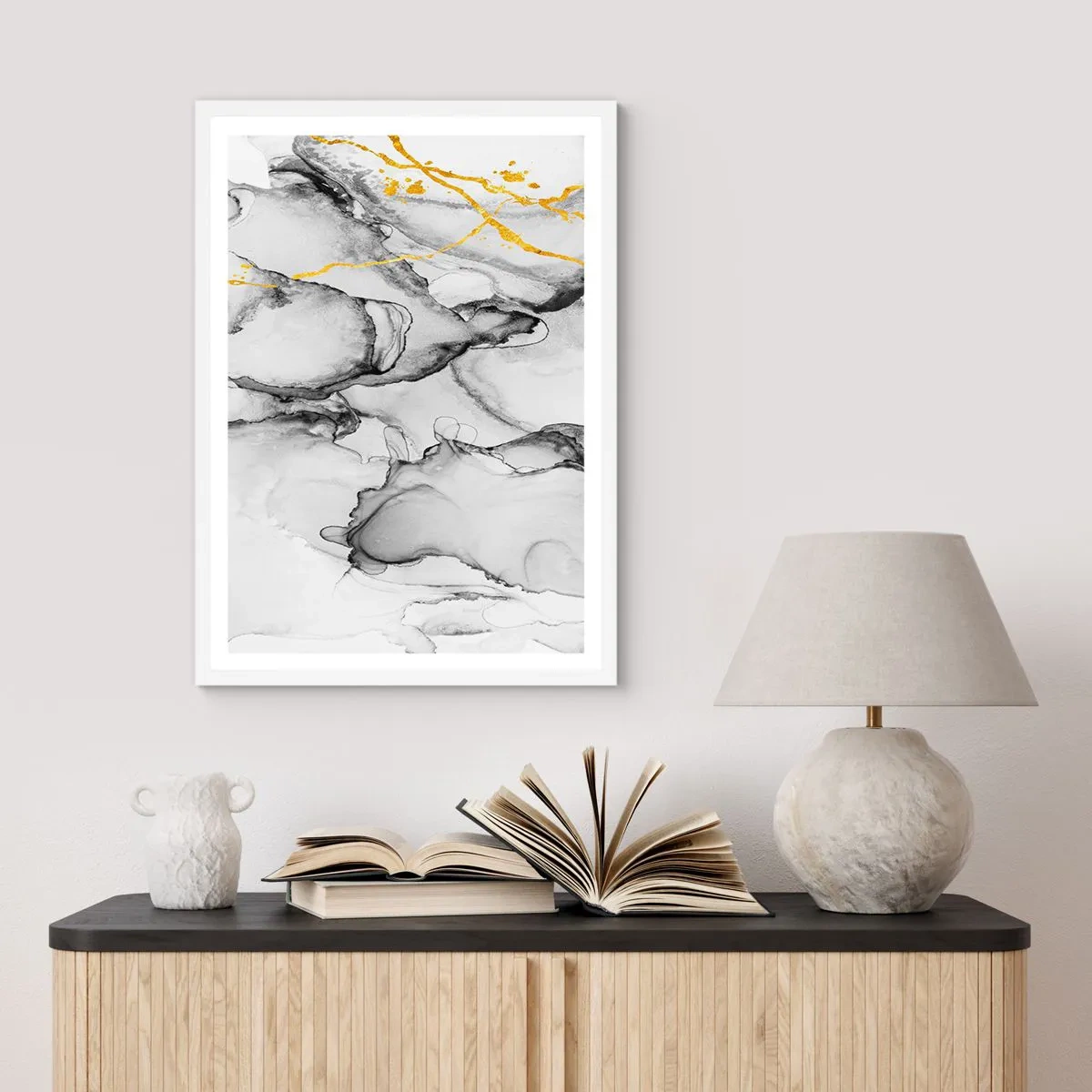 Poster in een witte lijst - Compositie met een gouden motief - 70x100 cm