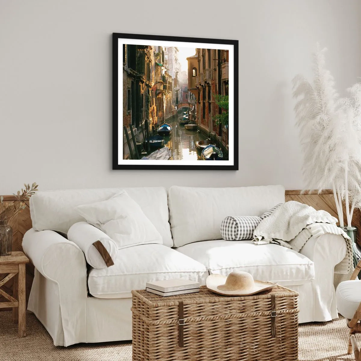 Poster in een zwarte lijst - In een Venetiaans steegje - 30x30 cm