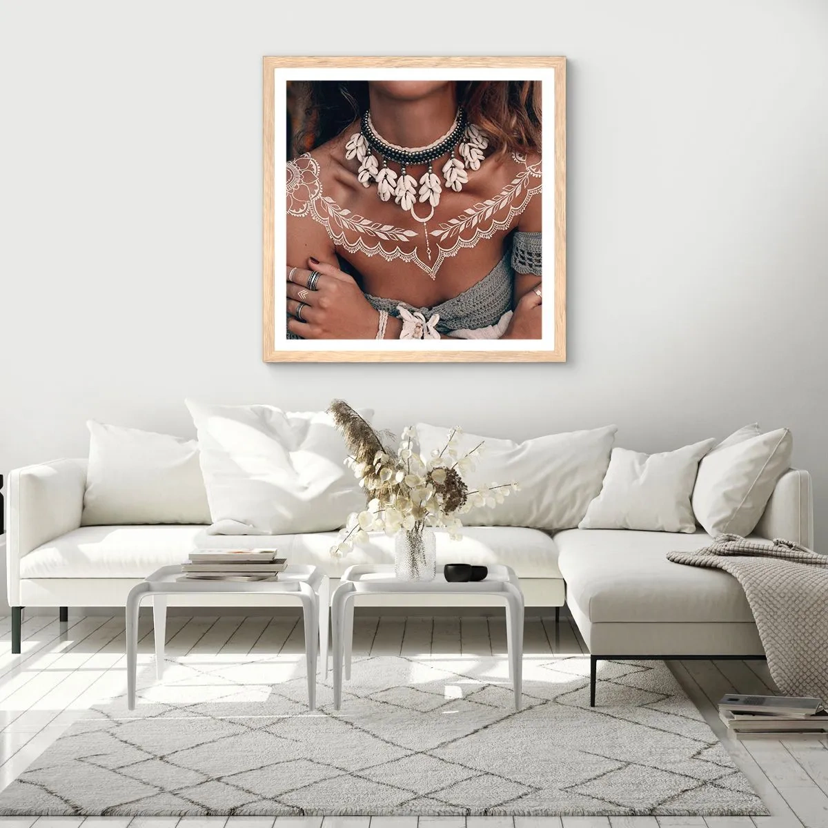 Een poster in een licht eiken lijst - Talismannen, rituelen van vrouwelijkheid - 60x60 cm