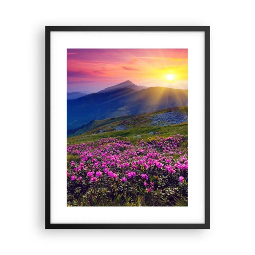 Poster in een zwarte lijst - … En eromheen ruikt het naar bergdennen en de geur van kruiden - 40x50 cm