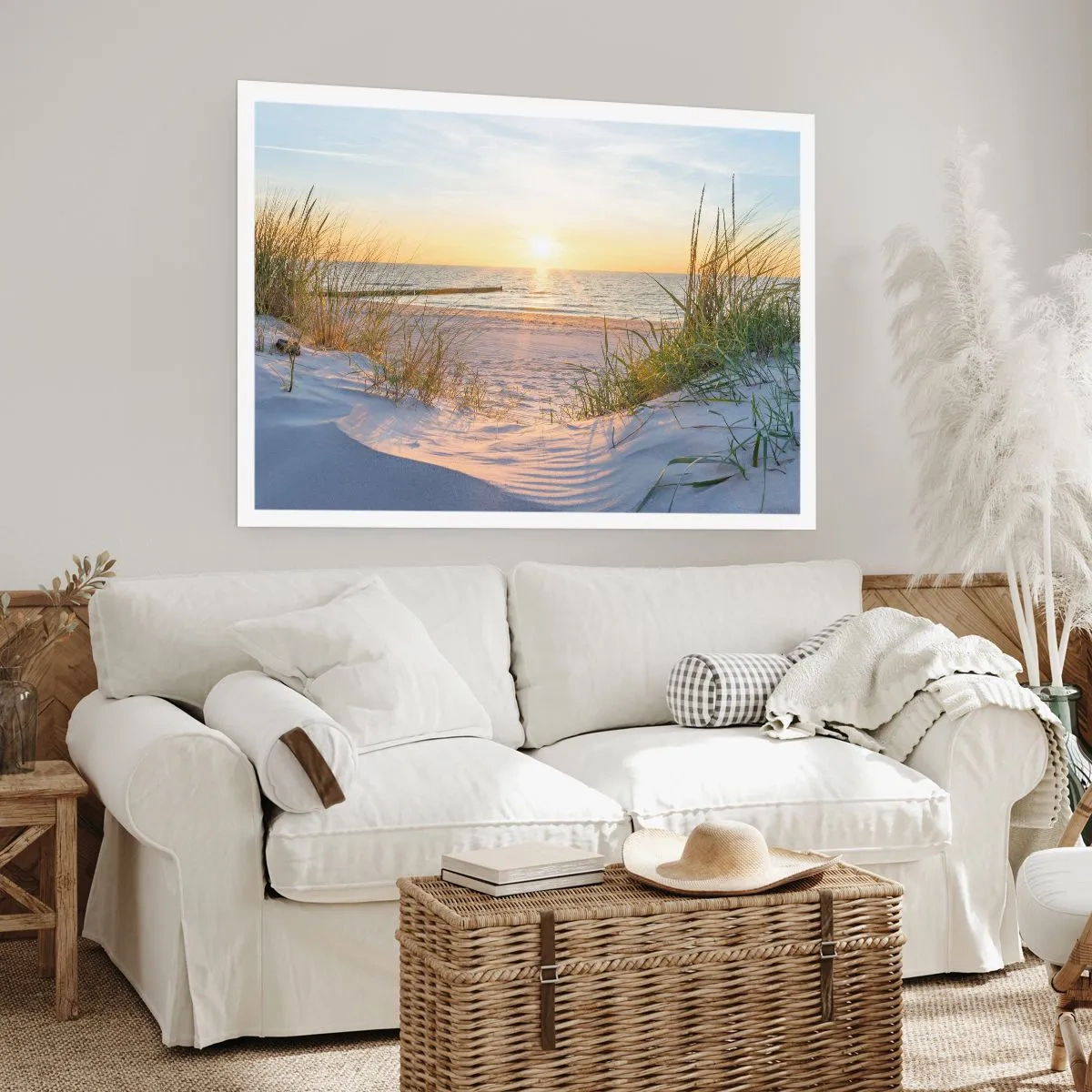 Poster - Het geluid van de zee, het zingen van vogels, een wild strand tussen het gras... - 91x61 cm