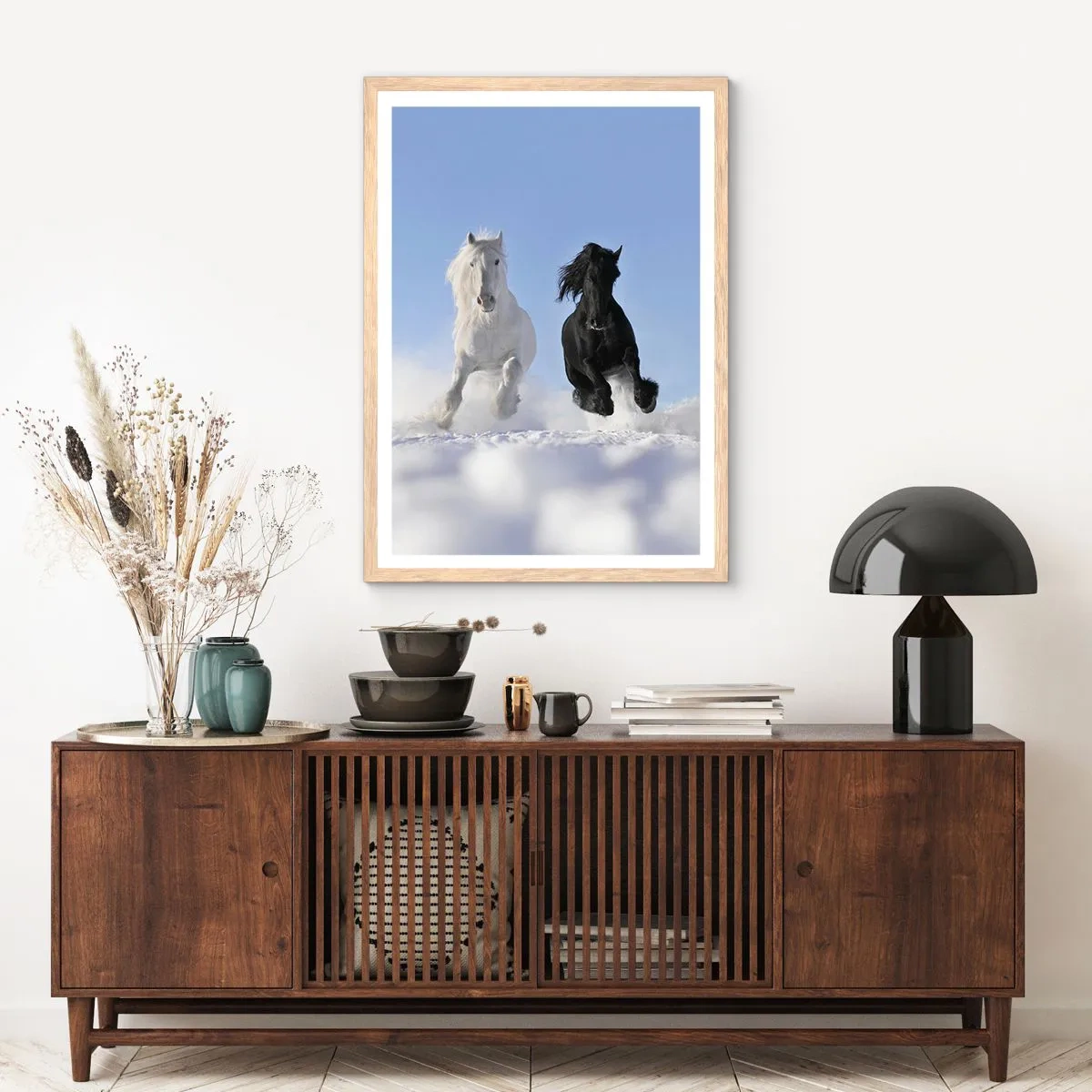 Een poster in een licht eiken lijst - Zwart-wit galop - 70x100 cm