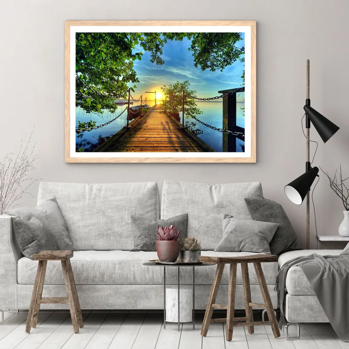 Een poster in een licht eiken lijst - Zonsondergang boven het water - 91x61 cm