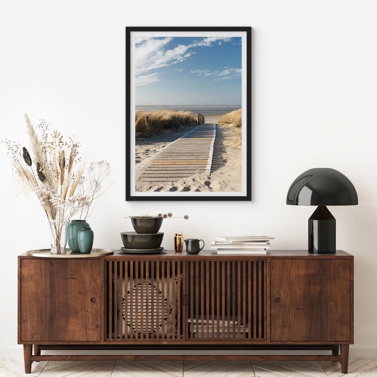 Poster in een zwarte lijst - Strandpad door de duinen met blauwe lucht - 50x70cm - Achter het duin, in het ruisen van gras - Moderne wanddecoratie voor woonkamer en slaapkamer ARTTOR