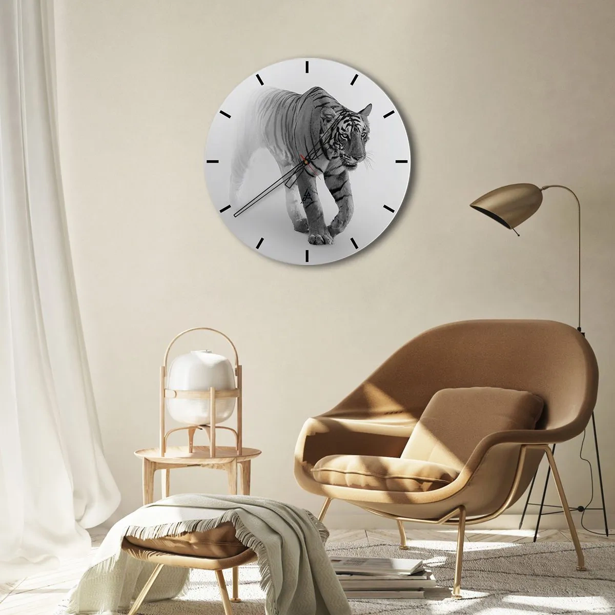 Wandklok - Klok - Realistische tijger in monochrome stijl op een witte achtergrond - 30x30cm - Gehurkt in de mist - Moderne wanddecoratie voor woonkamer, keuken en slaapkamer ARTTOR