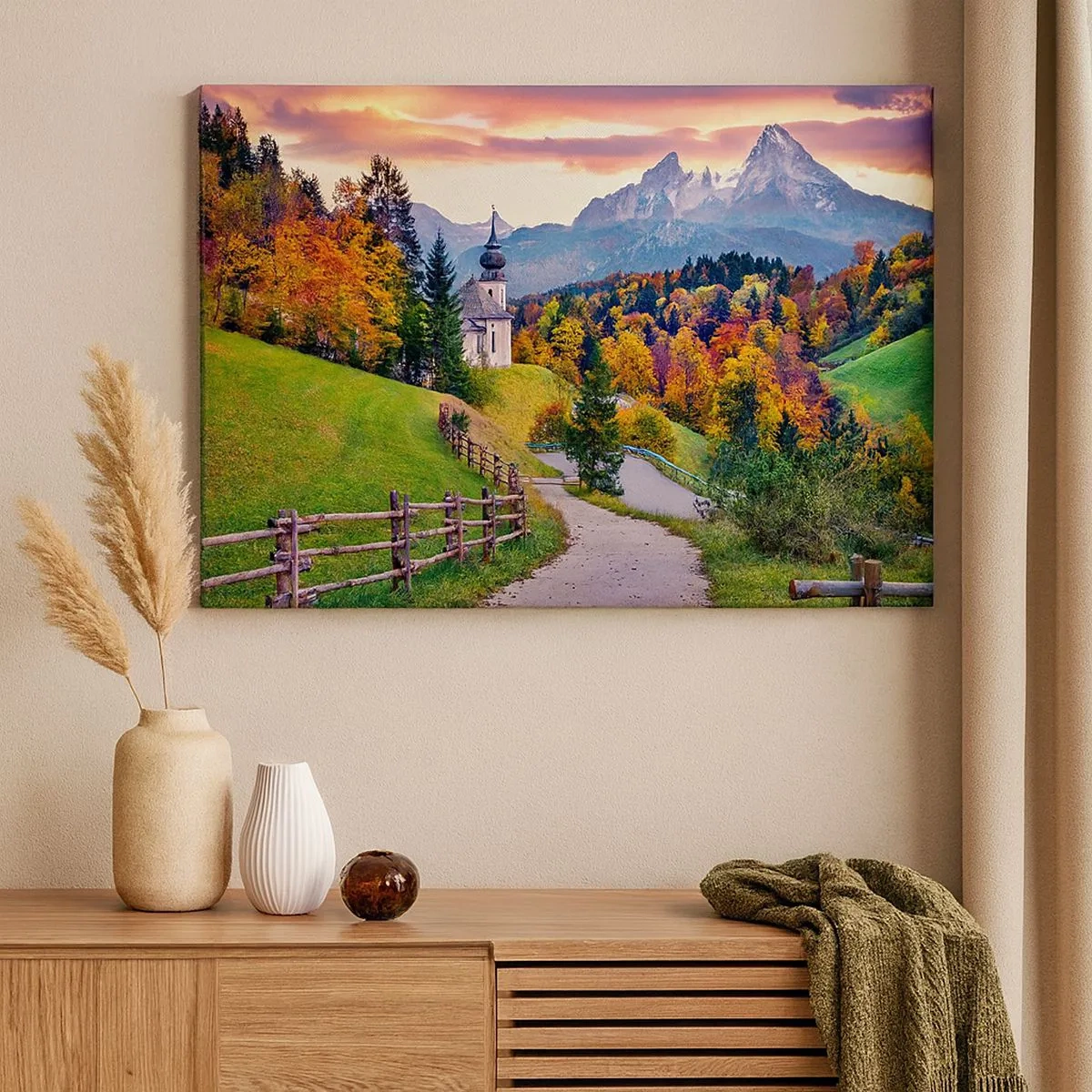 Schilderen op canvas - Herfstberglandschap met een kapel en zonsondergang - 70x50cm - Landschap zoals geschilderd - Moderne wanddecoratie voor woonkamer en slaapkamer ARTTOR