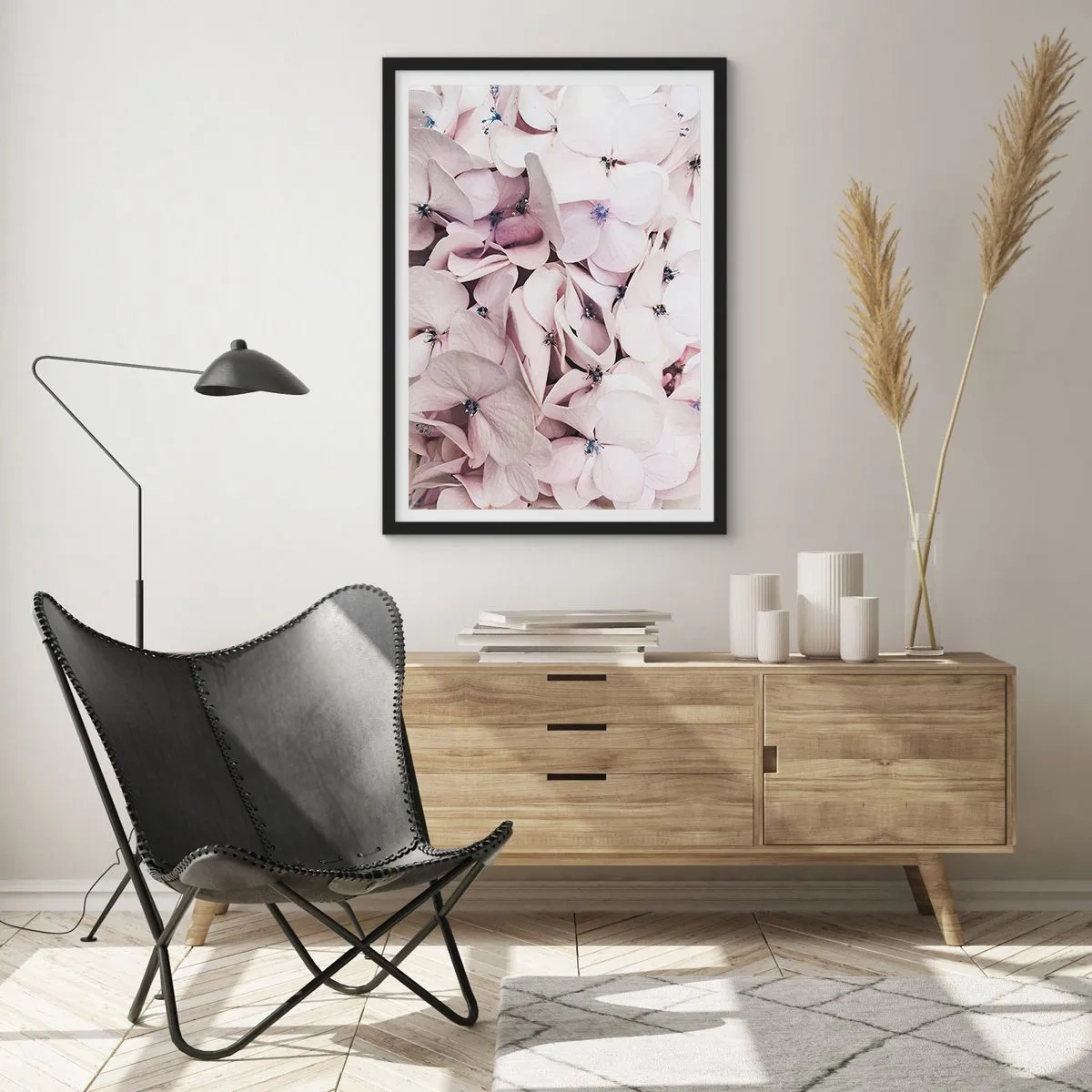 Poster in een zwarte lijst - Delicate pastelkleurige hortensia's van dichtbij - 50x70cm - In een vloed van bloemen - Moderne wanddecoratie voor woonkamer en slaapkamer ARTTOR