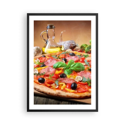 Poster in een zwarte lijst - Smakelijke pizza met olijven en kruiden op een houten tafel - 50x70cm - Met echte Italiaanse smaak - Moderne wanddecoratie voor woonkamer en slaapkamer ARTTOR