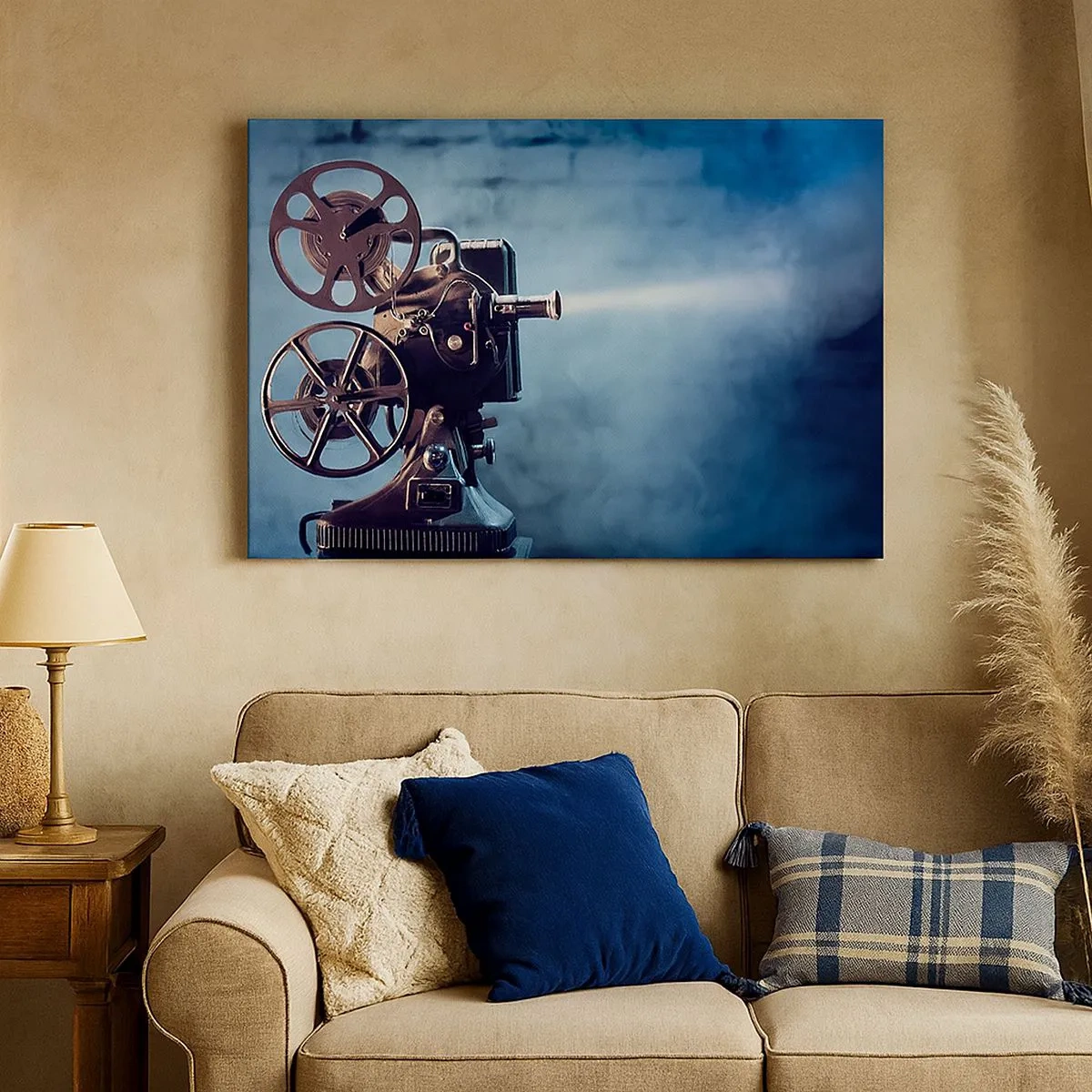 Schilderen op canvas - Een oude filmprojector die licht werpt op een blauwe achtergrond - 70x50cm - In de oude bioscoop - Moderne wanddecoratie voor woonkamer en slaapkamer ARTTOR