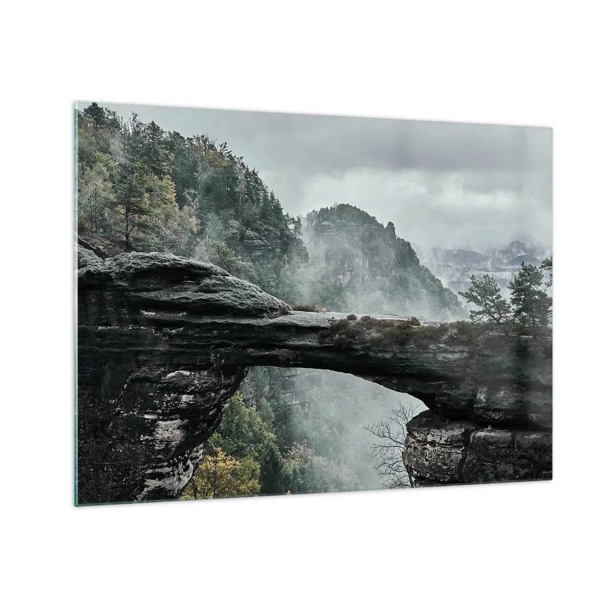 Schilderen op glas - Een stenen brug tussen mistige bergen en een boslandschap - 70x50cm - Het avontuur gaat beginnen - Moderne wanddecoratie voor woonkamer en slaapkamer ARTTOR