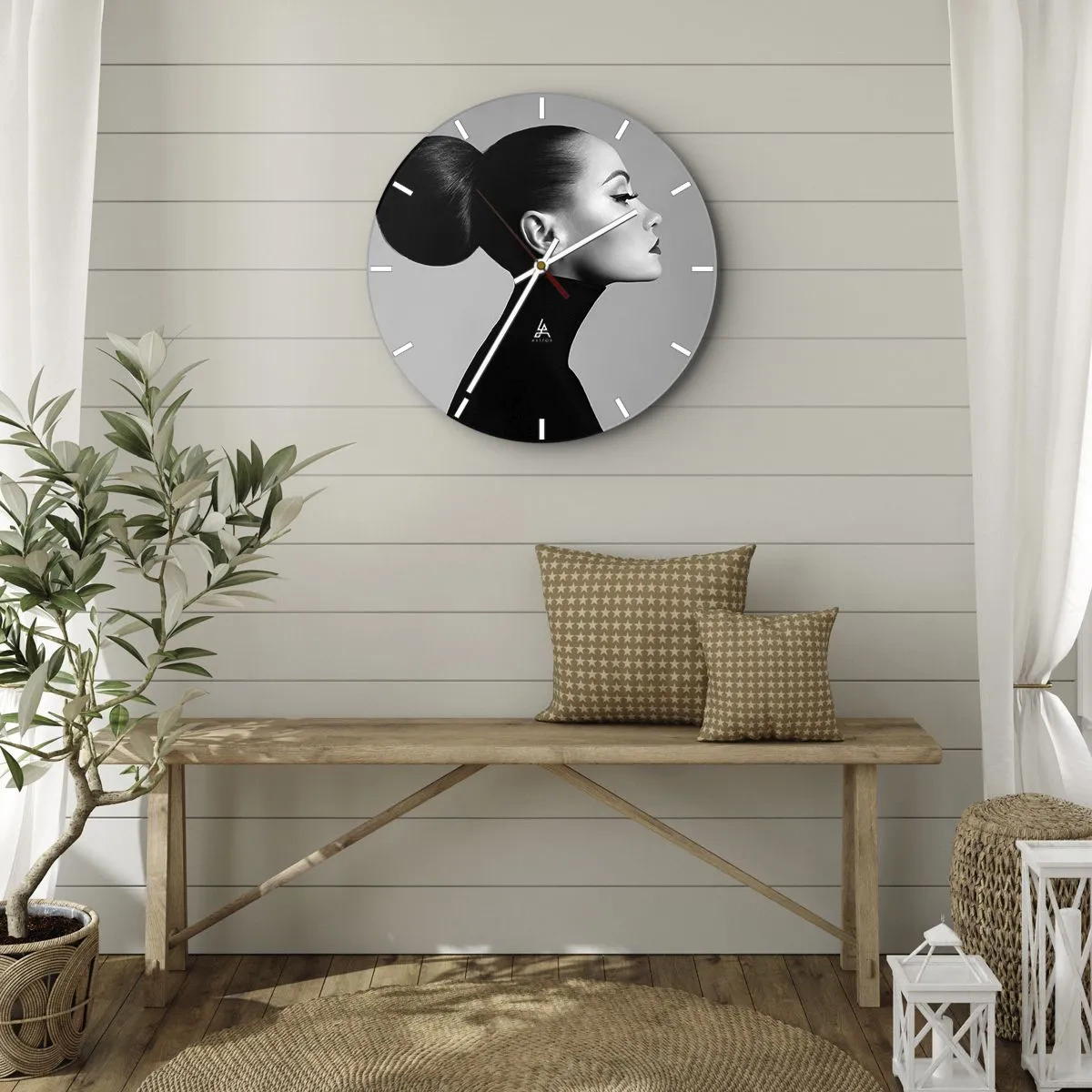 Wandklok - Klok - Profiel van een vrouw in artistieke stijl op een grijze achtergrond - 30x30cm - Moderne Nefertiti - Moderne wanddecoratie voor woonkamer, keuken en slaapkamer ARTTOR