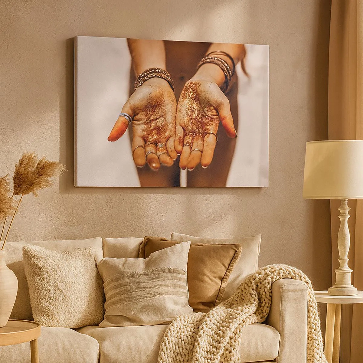 Schilderen op canvas - Close-up van handen met glitter in warme tinten - 70x50cm - Een cadeau voor jou - Moderne wanddecoratie voor woonkamer en slaapkamer ARTTOR