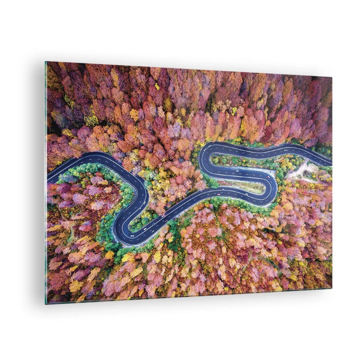 Schilderen op glas - Een vogelperspectief van een kronkelende weg tussen kleurrijke herfstbomen - 70x50cm - Een kronkelende weg door het bos - Moderne wanddecoratie voor woonkamer en slaapkamer ARTTOR