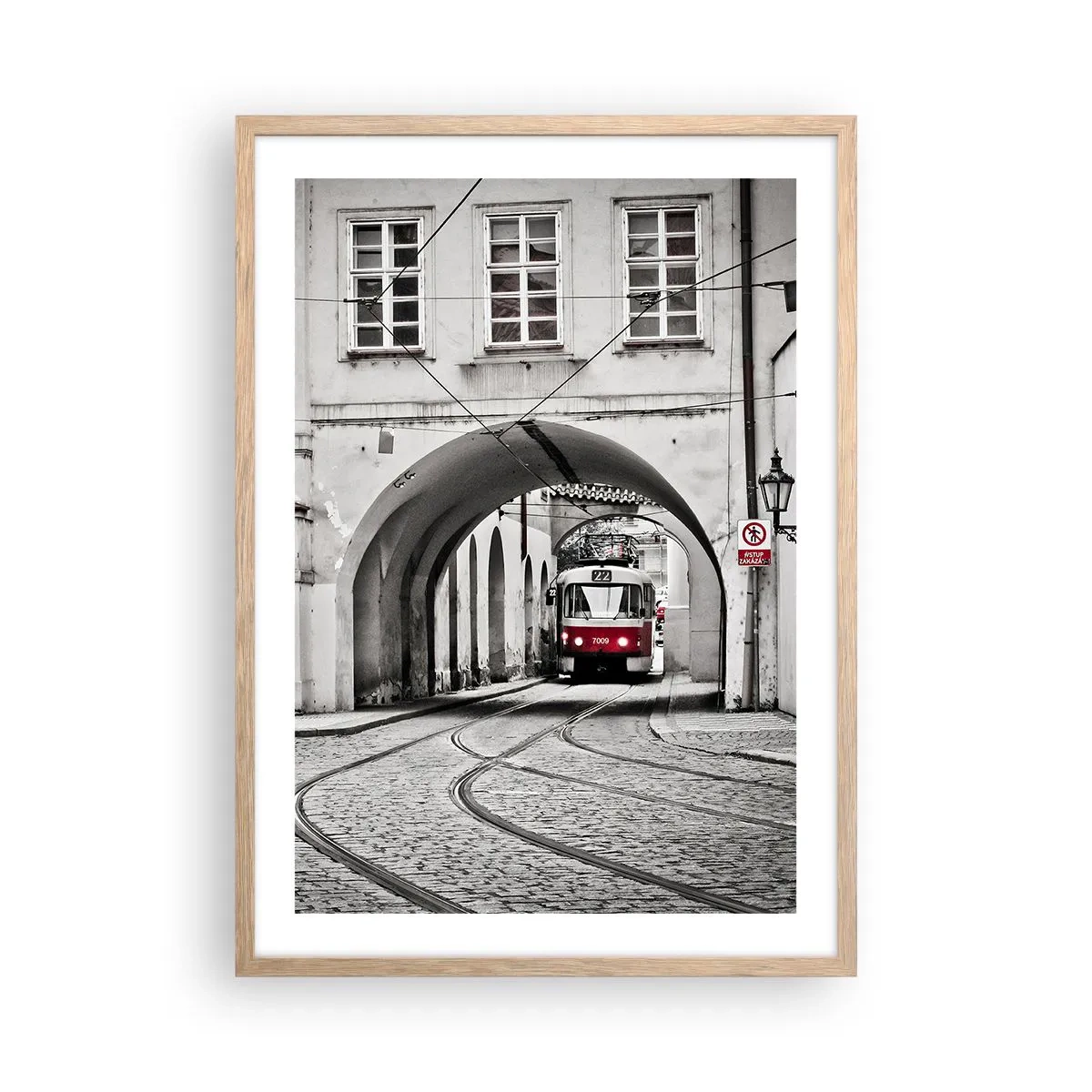 Een poster in een licht eiken lijst - Door het doolhof van de stad - 50x70 cm