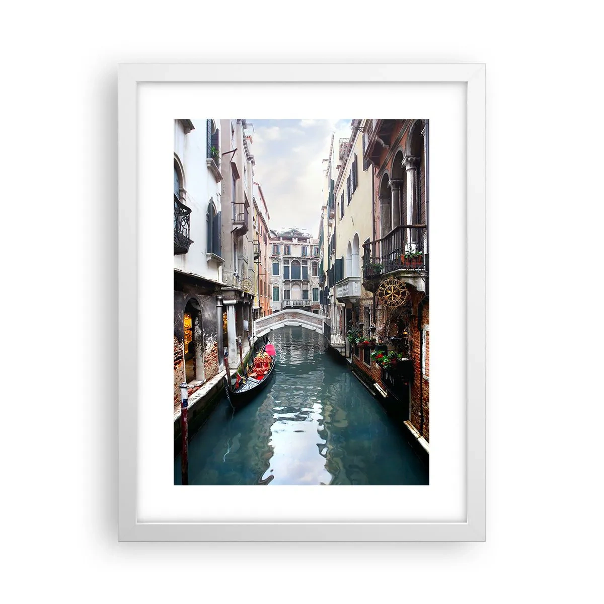 Poster in een witte lijst - Venetiaans landschap met een gondel en een brug - 30x40 cm