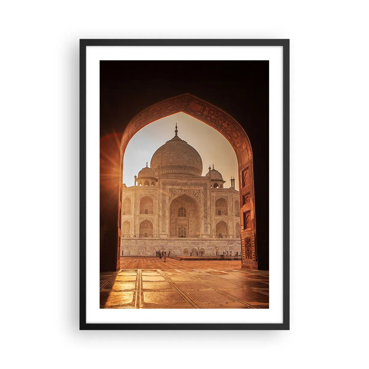 Poster in een zwarte lijst - Het monumentale bouwwerk gezien door de sierlijke boog bij zonsondergang - 50x70cm - Een monument voor onaardse liefde - Moderne wanddecoratie voor woonkamer en slaapkamer ARTTOR