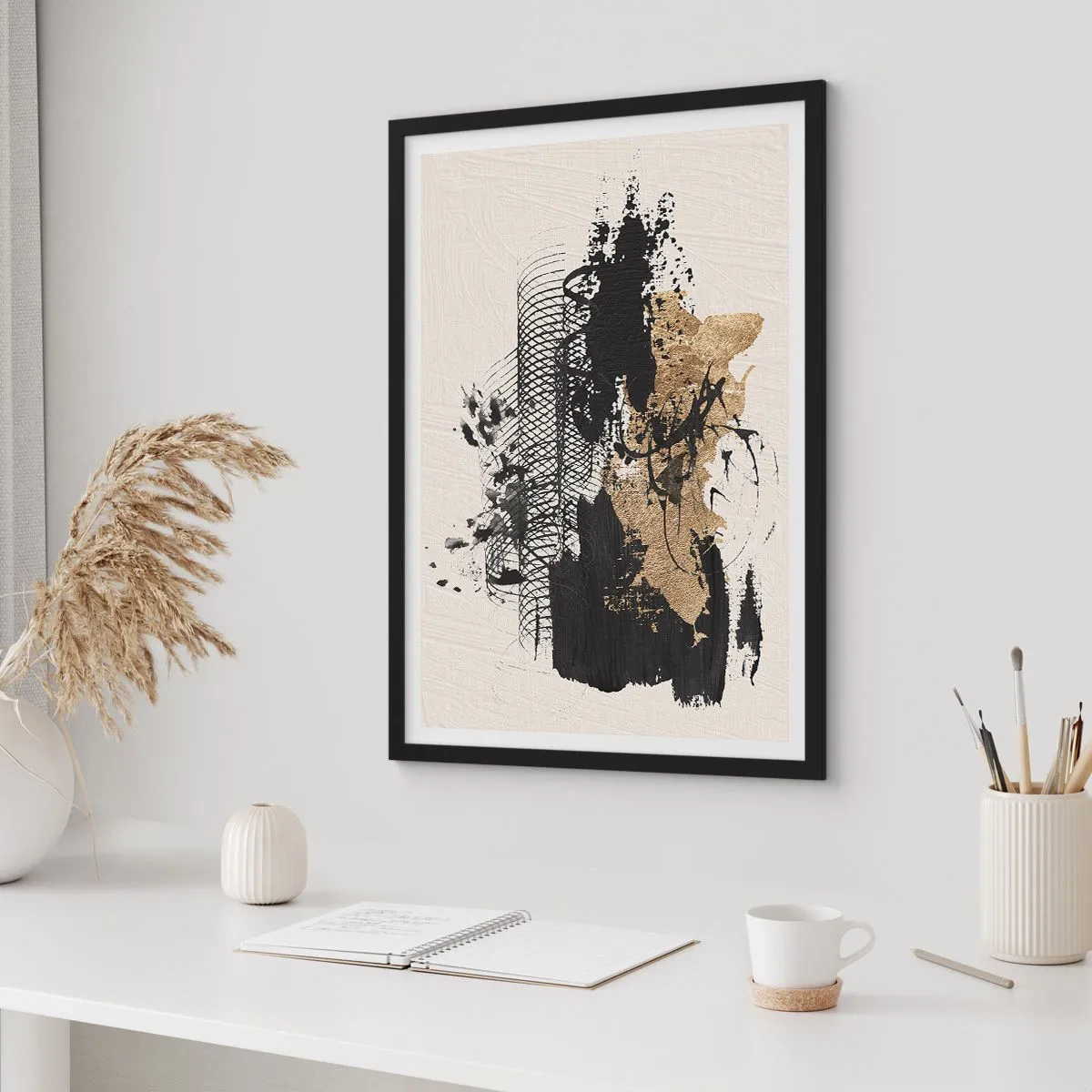Poster in een zwarte lijst - Abstracte compositie in tinten zwart en goud - 50x70cm - Compositie met passie - Moderne wanddecoratie voor woonkamer en slaapkamer ARTTOR