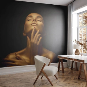 Fotobehang Premium Canvas - Als gouden zijde - Vrouw, Het gezicht van de vrouw, Lichaam - 100x70 cm