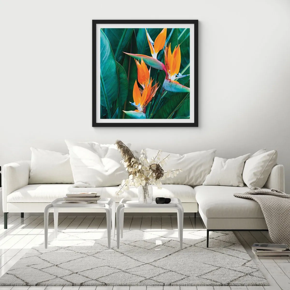 Poster in een zwarte lijst - Is het een bloem of is het een vogel? - 30x30 cm