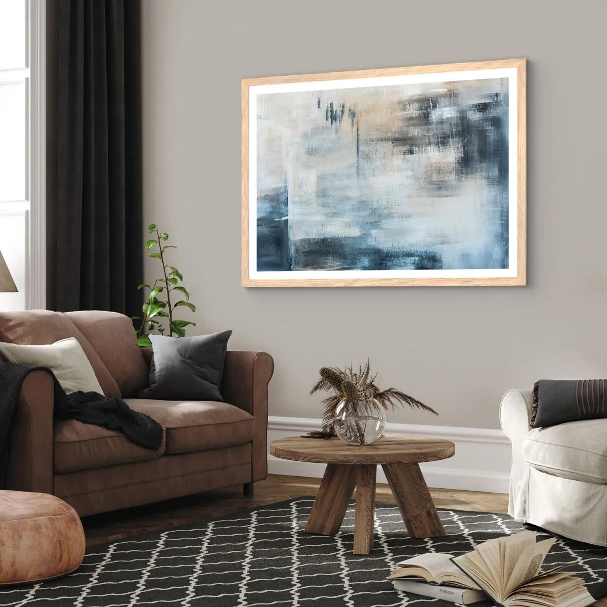 Een poster in een licht eiken lijst - Achter het blauwe gordijn - 40x30 cm