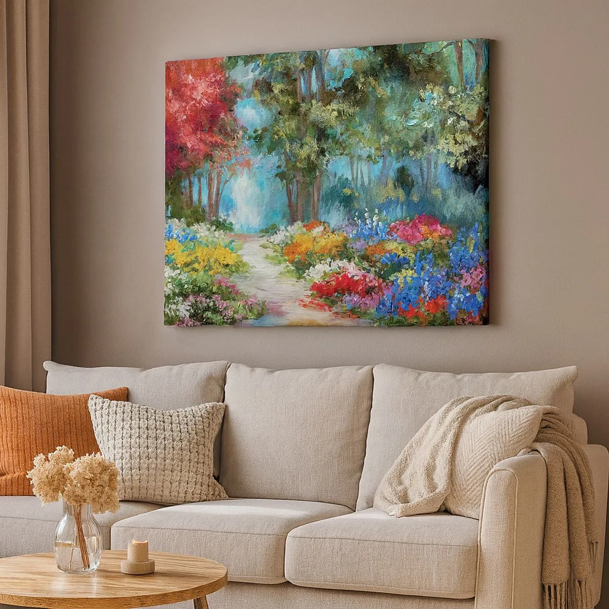 Schilderen op canvas - Een pittoreske tuin vol kleurrijke bloemen en bomen in een bosrijke omgeving - 70x50cm - Bostuin, bloemenbos - Moderne wanddecoratie voor woonkamer en slaapkamer ARTTOR