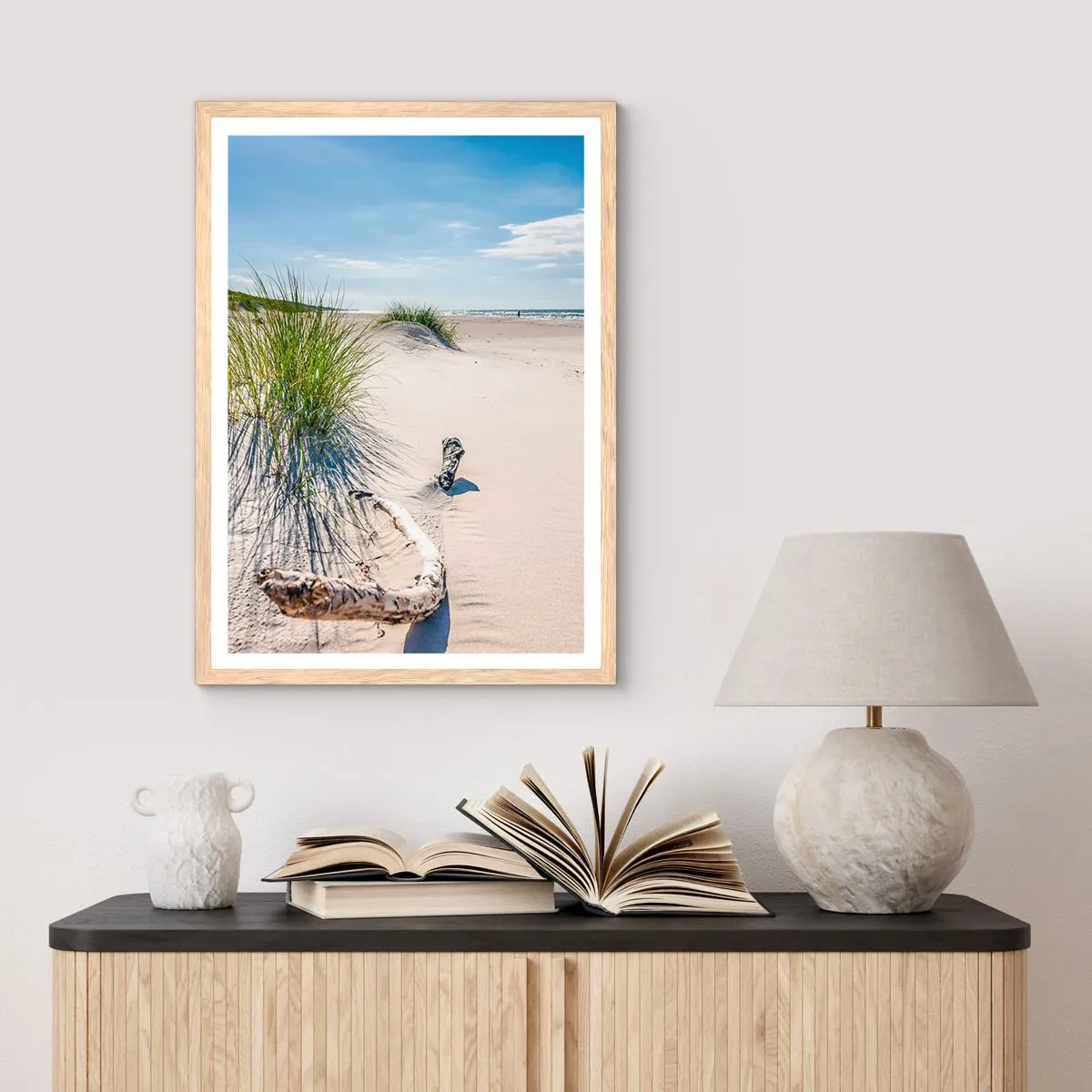 Een poster in een licht eiken lijst - De mooiste zandstrand? Oostzee-strand - 70x100 cm