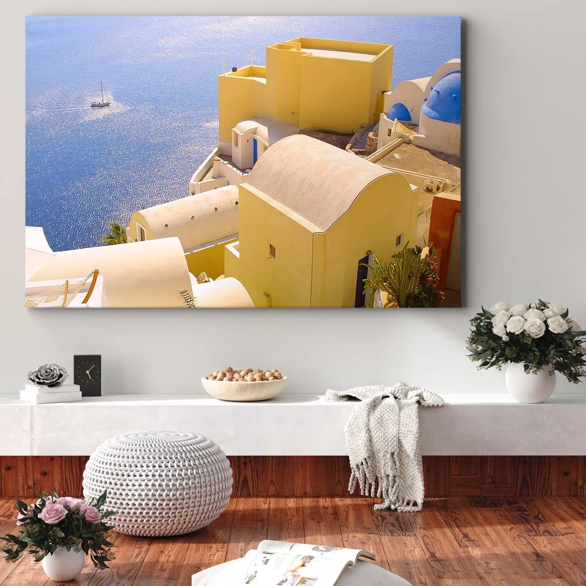 Schilderen op canvas - Griekse architectuur met uitzicht op zee en een boot op de achtergrond - 70x50cm - Grieks landschap in wit en blauw - Moderne wanddecoratie voor woonkamer en slaapkamer ARTTOR