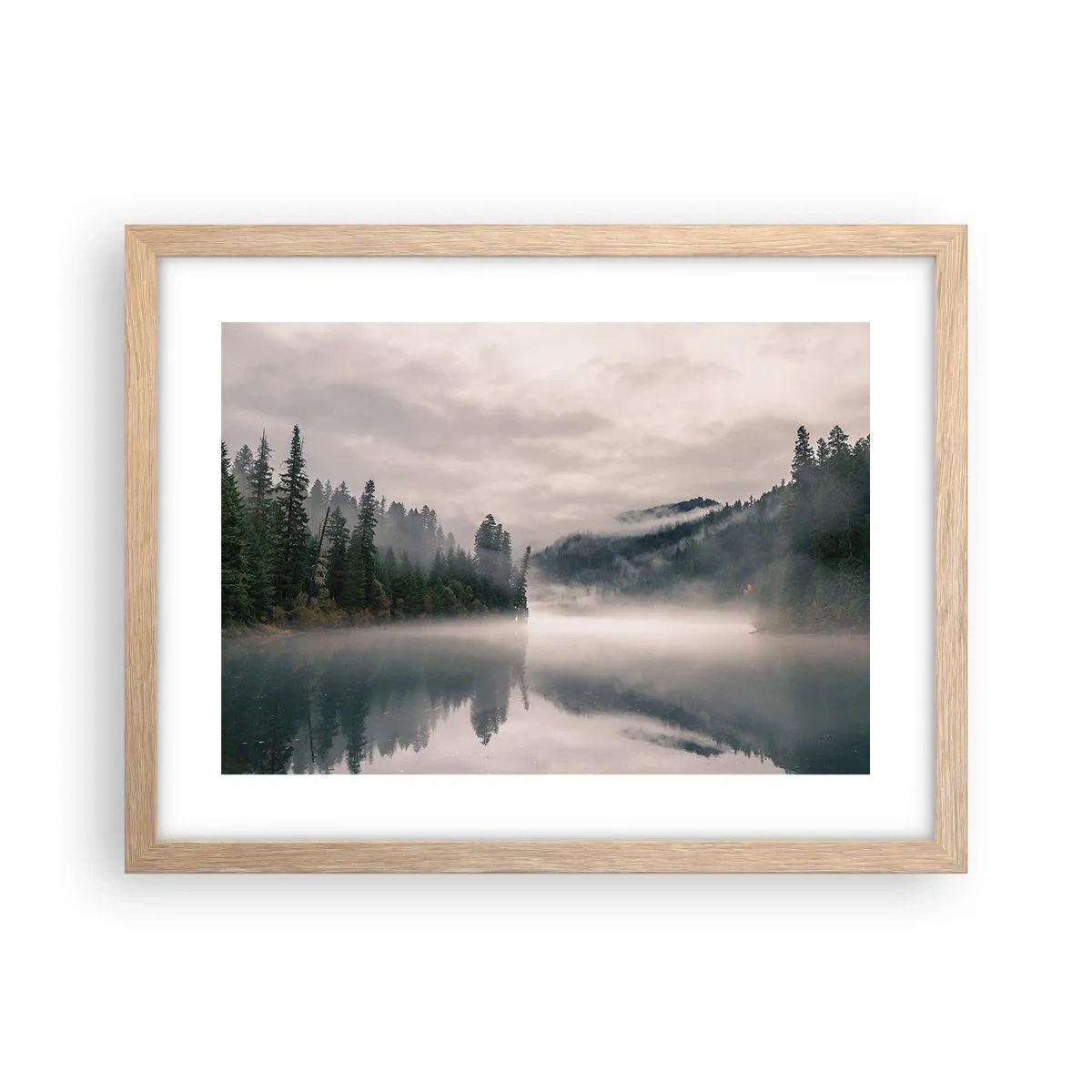 Een poster in een licht eiken lijst - In reflectie, in de mist - 40x30 cm