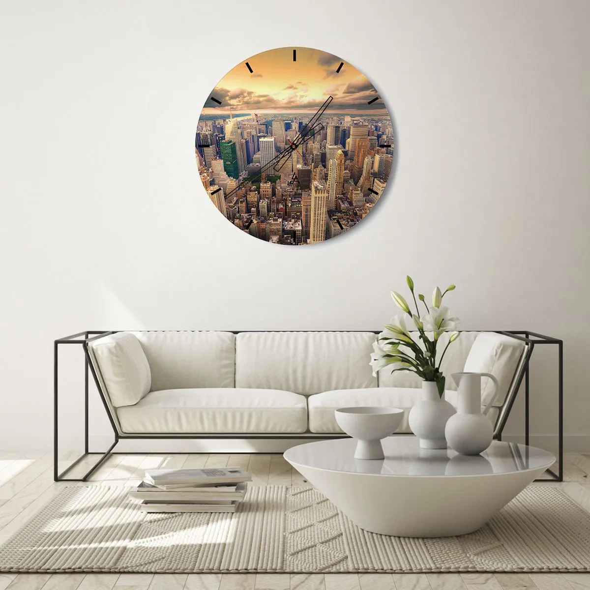 Wandklok - Klok - Panorama van de stad bij zonsondergang in warme tinten - 30x30cm - Vergulde metropool - Moderne wanddecoratie voor woonkamer, keuken en slaapkamer ARTTOR