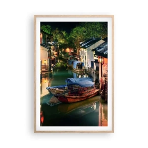 Een poster in een licht eiken lijst - Een avond op een Chinese straat - 61x91 cm