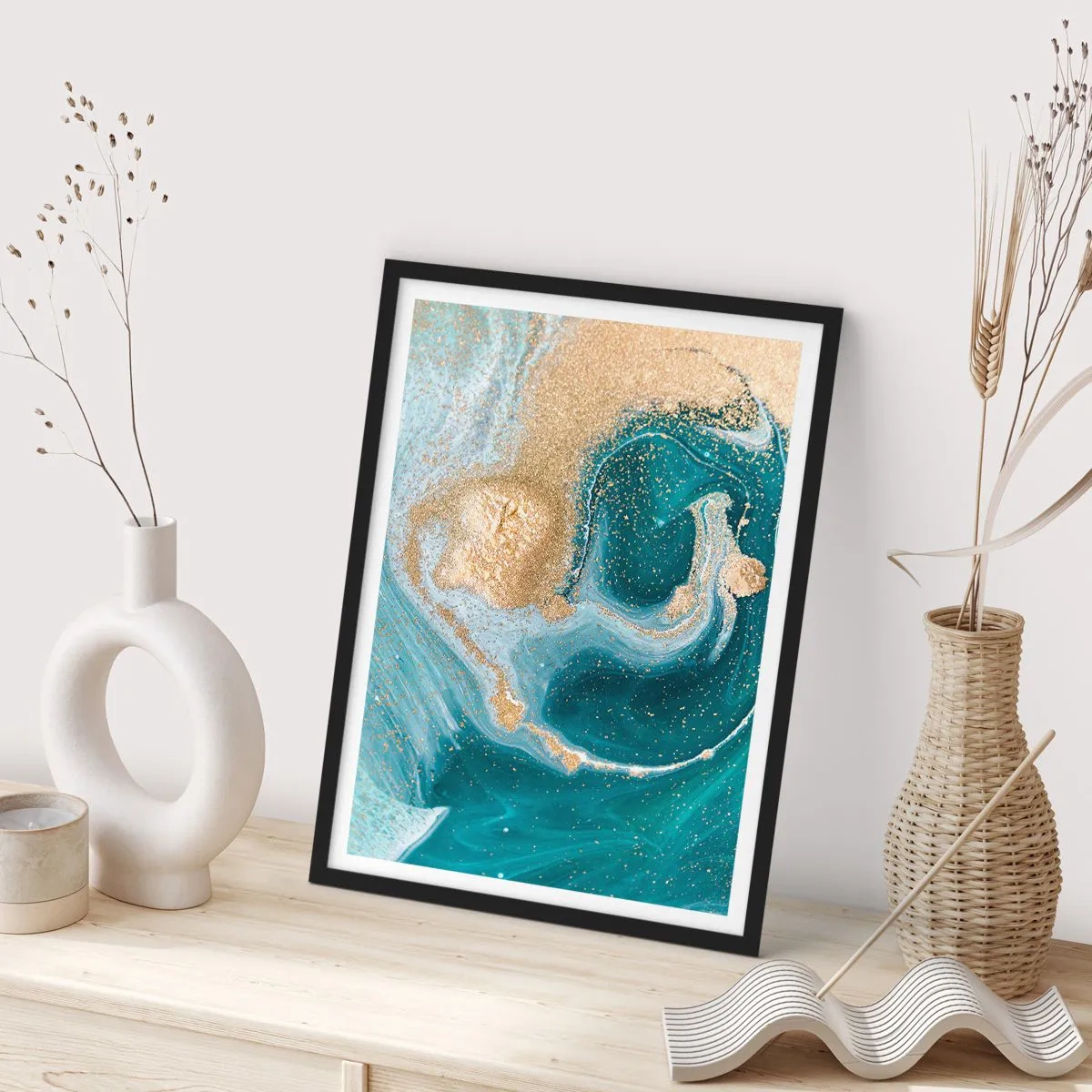 Poster in een zwarte lijst - Een werveling van goud en turkoois - 70x100 cm