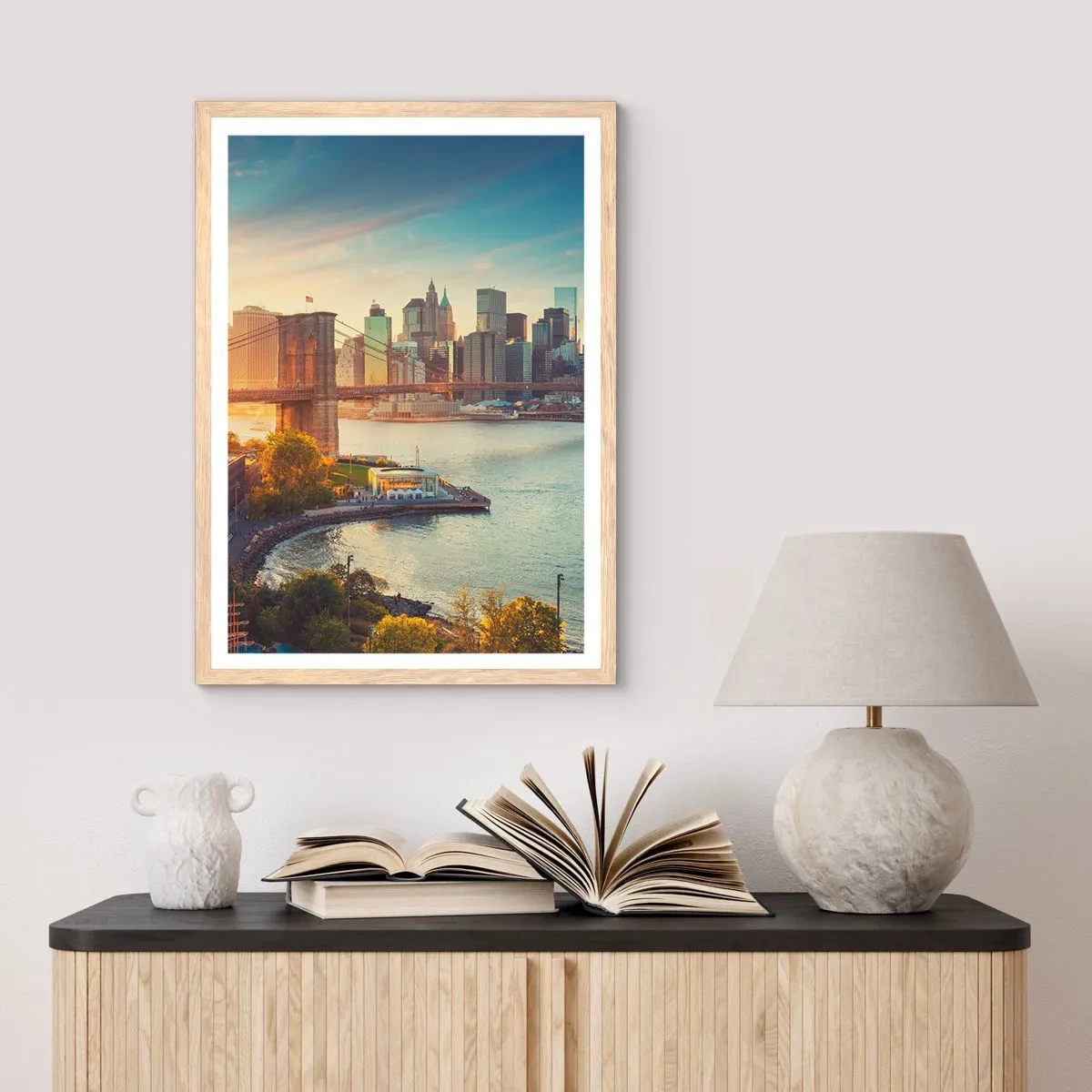 Een poster in een licht eiken lijst - Dageraad in de grote stad - 70x100 cm